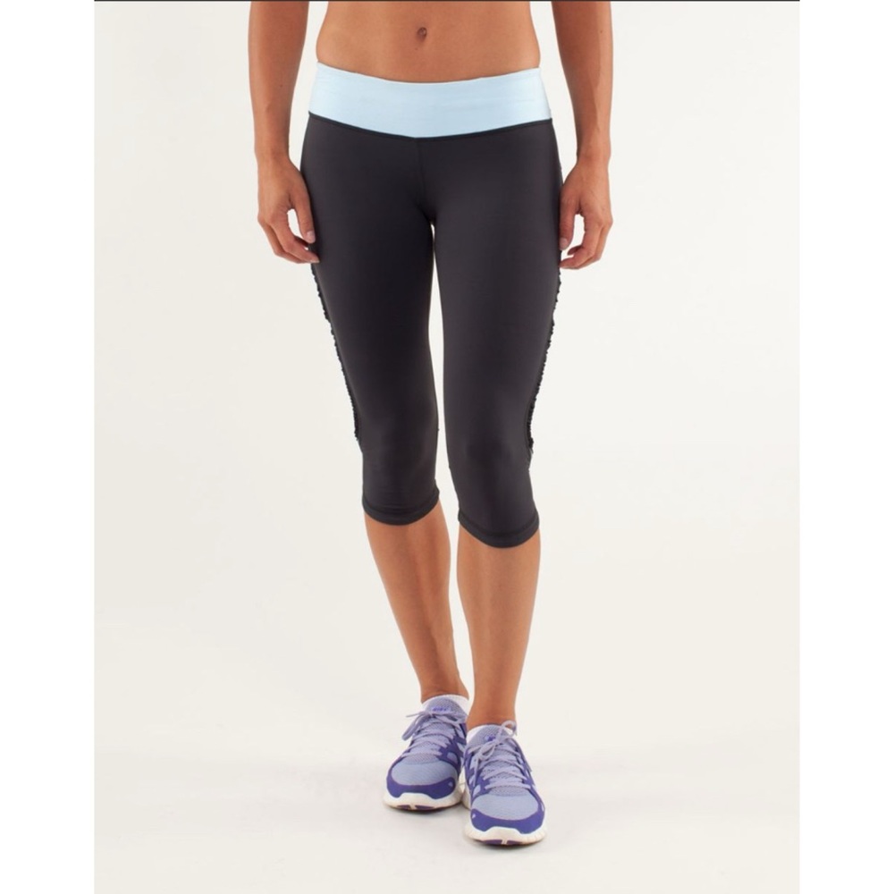 Lululemon Run: Fast and Free Crop deep coal/mini squiggle emboss caspian blue 6